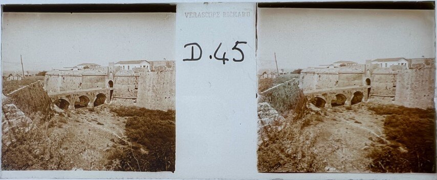 Rodes entrance to Castle, 1920, Verascope